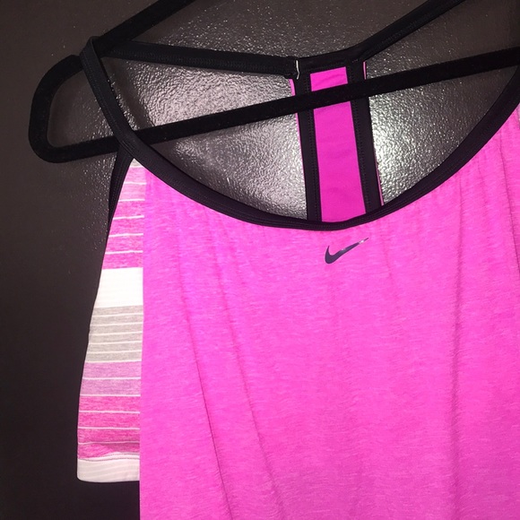 Nike work out tank with built in sports bra - Picture 2 of 5